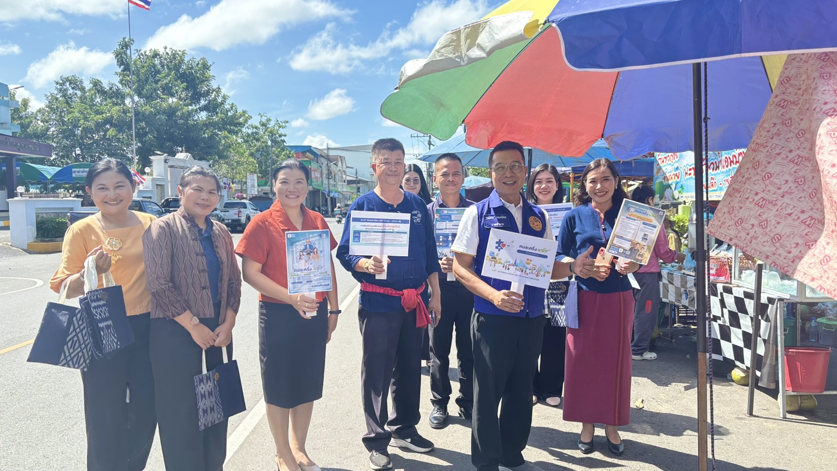 ส่งเสริม กลุ่มผู้ผลิต ผู้ประกอบการ OTOP พร้อมทั้งขับเคลื่อนโครงการ “คนละครึ่งพลัส”